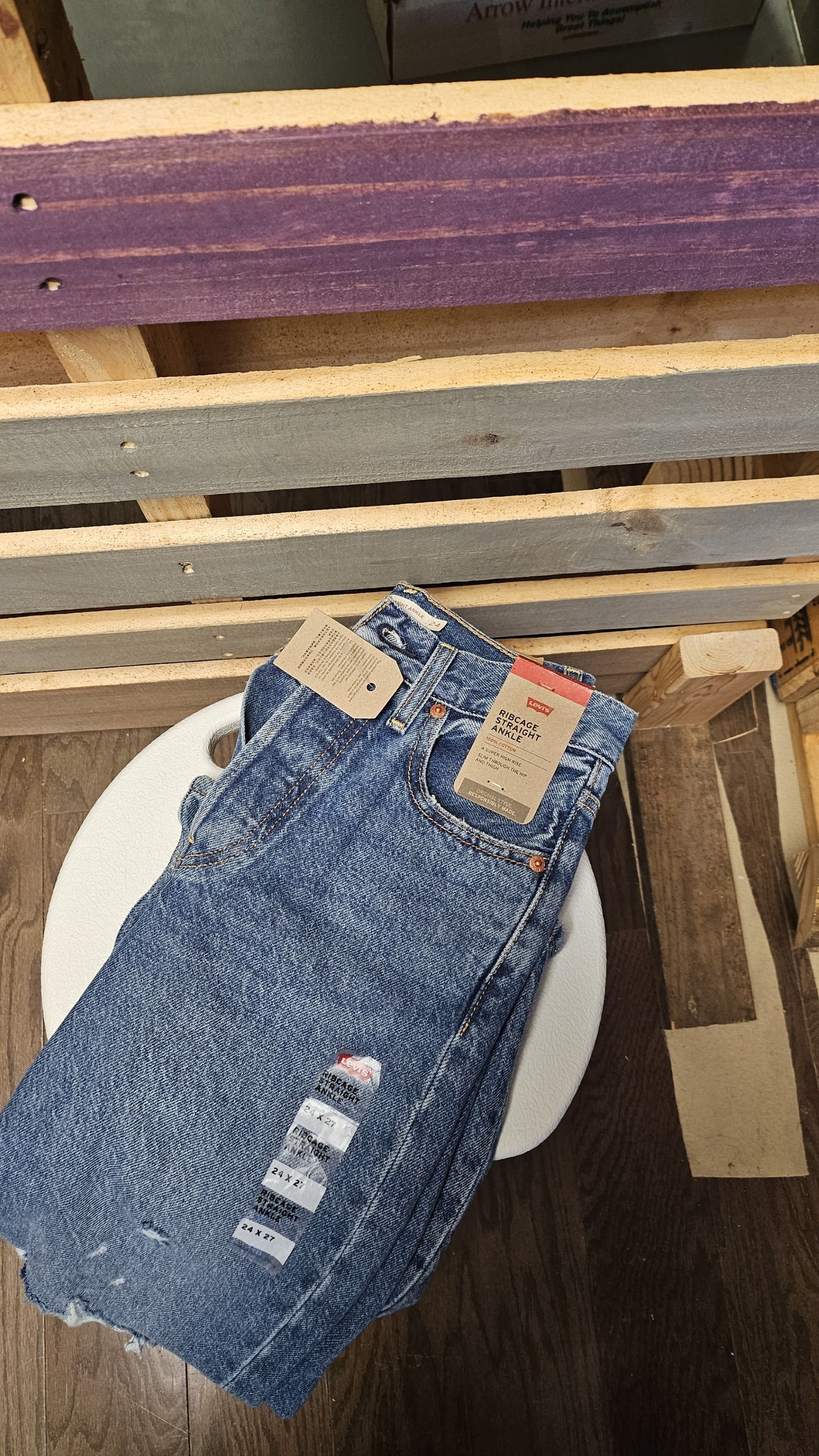 LEVI JEANS